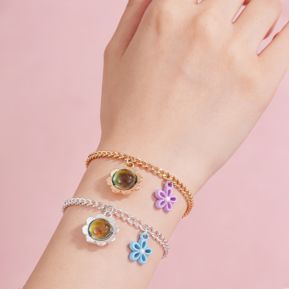 2pcs Color Changing Cute Flower Pendant Bracelets for Girls